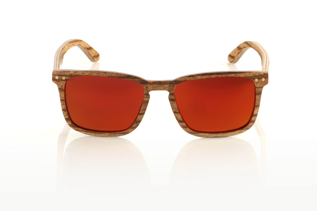 Wood eyewear of Zebrano ROMUALD. ROMUALD wooden sunglasses stand out for their design, entirely made of light-colored laminated zebrawood with a marked grain, which gives them a distinctive and natural presence. Its more square shape adapts perfectly to smaller faces, offering a balanced and attractive aesthetic. Round maple wood inlays on the front add delicate detail. With measurements of 135x41 and a caliber of 50, these glasses are ideal for those looking for an accessory with personality and style. for Wholesale & Retail | Root Sunglasses® 